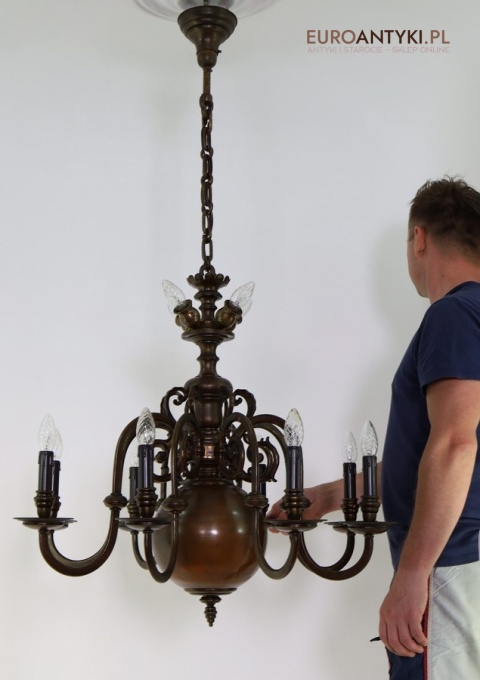 antyczny żyrandol kościelny