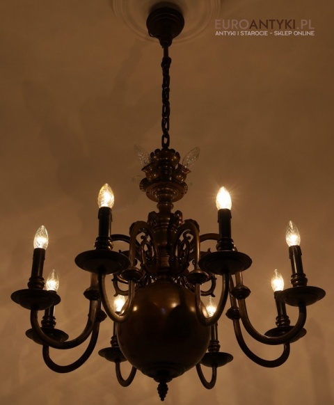 antyczne oświetlenie z kościoła