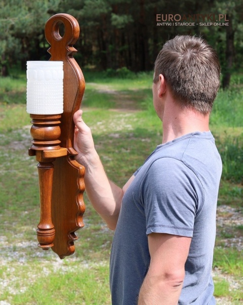 potężna rustykalna lampa ścienna