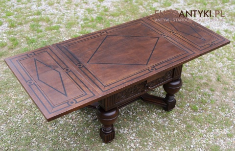 rozsuwany stolik kawowy neorenesansowy