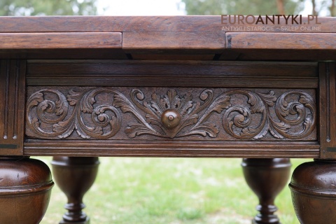 antyk rzeźbiony kawiarniany stolik