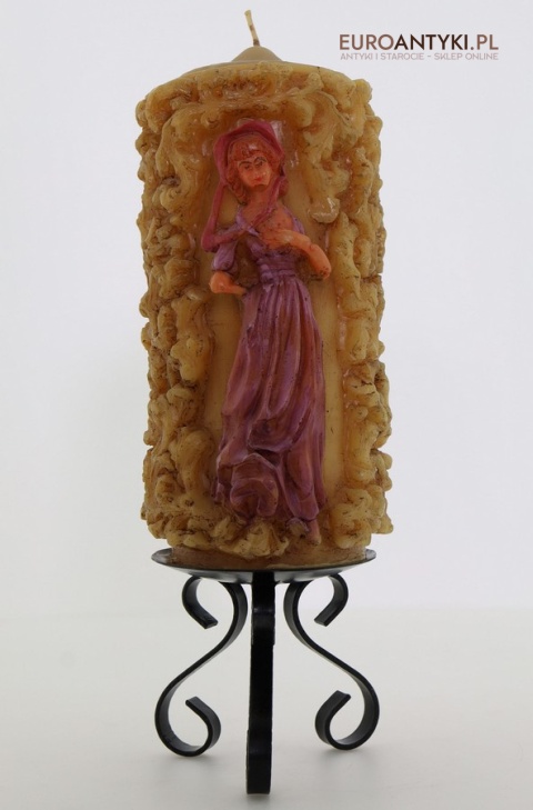 rzeźbiona świeca w stylu rokokowym