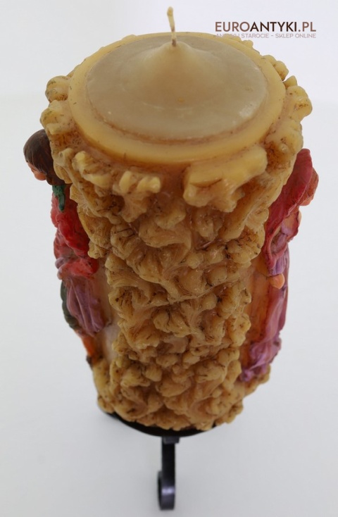 pałacowa świeca na metalowym świeczniku