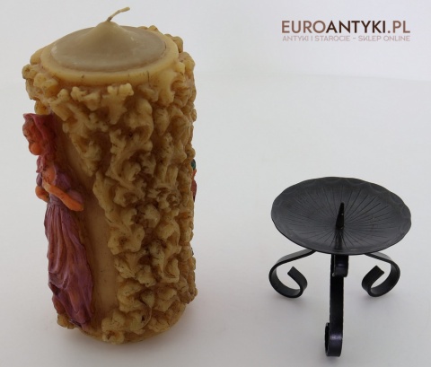 rokokowa świeca na metalowym świeczniku