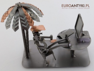 Duża figurka „Beach Office” z metalu – Steelman 24 – dekoracja na biurko - prezent dla pracownika geek