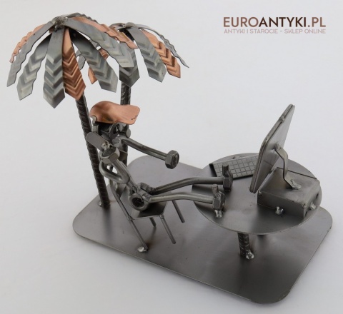 metalowa ozdoba na biurko