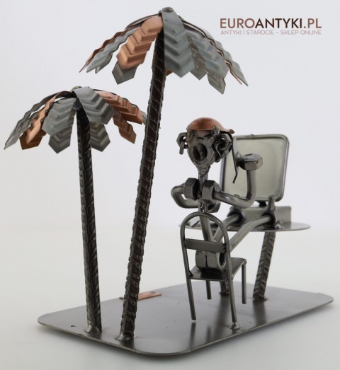 metalowa ozdoba gabinetu