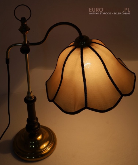 vintage lampa z kremowym abażurem