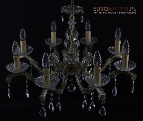antyczny żyrandol z kryształami