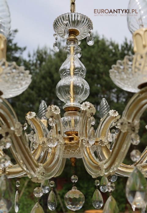 sklep z kryształowymi lampami