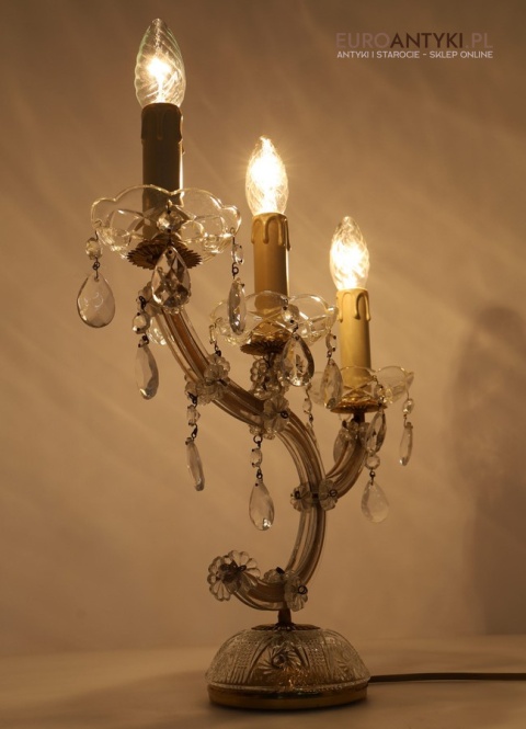 Elegancka lampka stołowa w stylu Maria Teresa z połowy XX wieku – kryształowy blask w Twoim wnętrzu