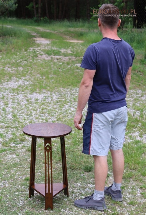 zabytkowy stolik kwietnik