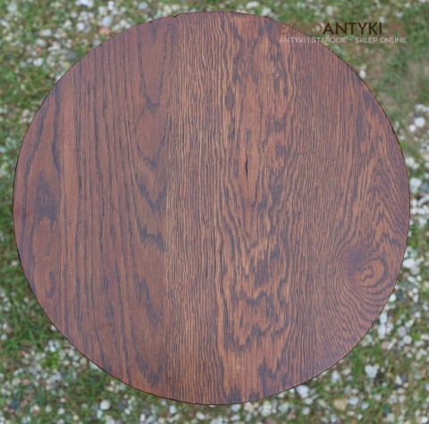 drewniany stoliczek secesyjny