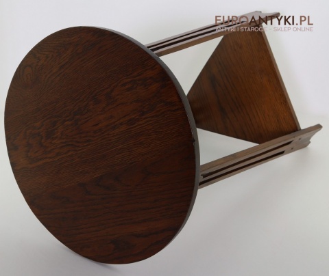 stary stolik z epoki secesji