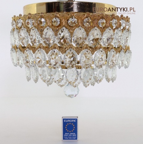 retro plafon z kaskadą kryształów