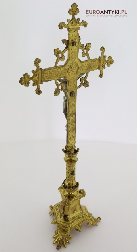 muzealny krzyż neogotycki