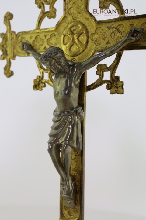 neogotyk krzyż religijny