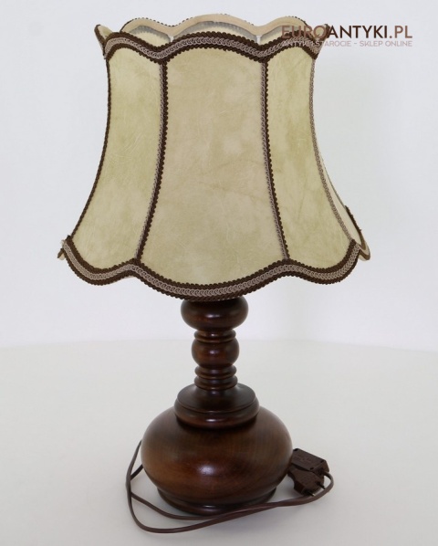rustykalna lampa na stoli retro