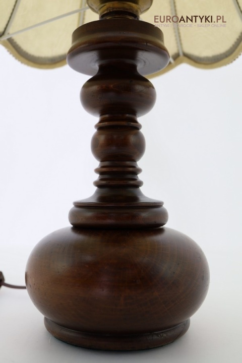 stołowa lampka w stylu retro