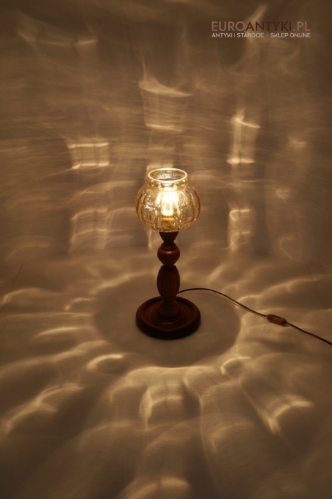 rustykalna lampa stołowa