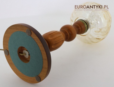 stara lampka z kloszem bursztynowym