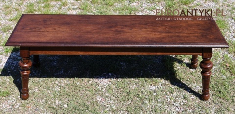 rustykalna ławka z epoki