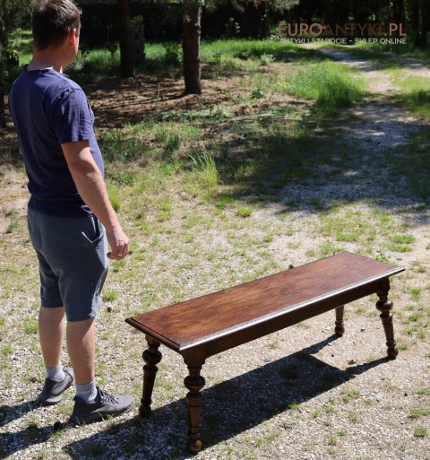 stylowa ławka z litego drewna