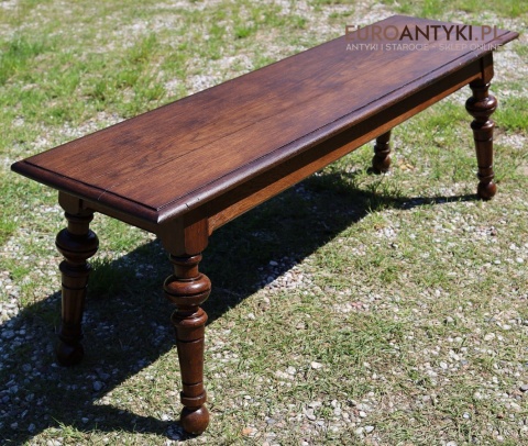klasyczna ławka drewniana