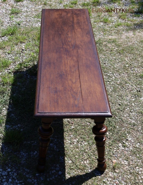 wiejska ławka przed dom