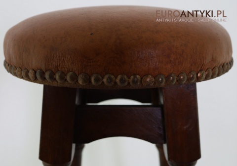 antyczne hokery ze skóry