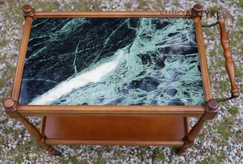 stylowy barek z zielonym marmurem