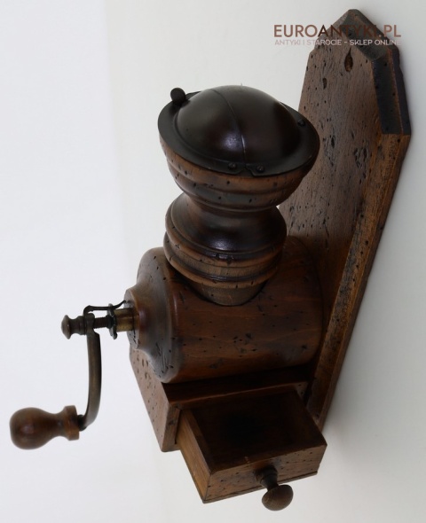 Stylowy drewniany młynek retro z lat 60/70 – francuski design w rustykalnym stylu do twojej kuchni lub kawiarni 🍂