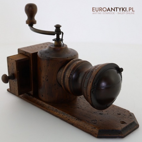 Stylowy drewniany młynek retro z lat 60/70 – francuski design w rustykalnym stylu do twojej kuchni lub kawiarni 🍂