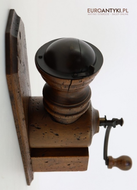 Stylowy drewniany młynek retro z lat 60/70 – francuski design w rustykalnym stylu do twojej kuchni lub kawiarni 🍂