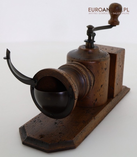 Stylowy drewniany młynek retro z lat 60/70 – francuski design w rustykalnym stylu do twojej kuchni lub kawiarni 🍂