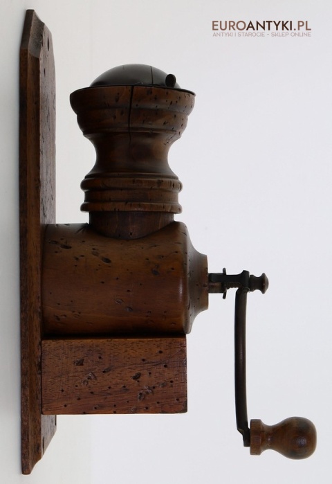 Stylowy drewniany młynek retro z lat 60/70 – francuski design w rustykalnym stylu do twojej kuchni lub kawiarni 🍂