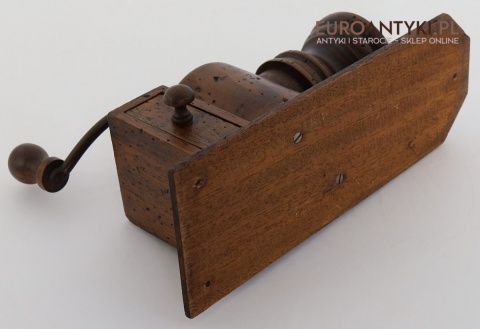 Stylowy drewniany młynek retro z lat 60/70 – francuski design w rustykalnym stylu do twojej kuchni lub kawiarni 🍂