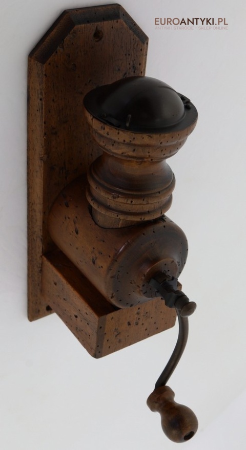 Stylowy drewniany młynek retro z lat 60/70 – francuski design w rustykalnym stylu do twojej kuchni lub kawiarni 🍂