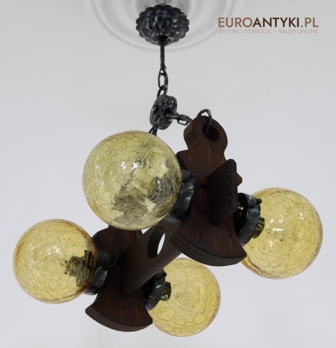 żyrandol z kloszami crackle