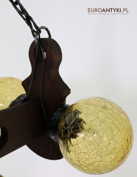 żyrandol z żółtymi kloszami crackle