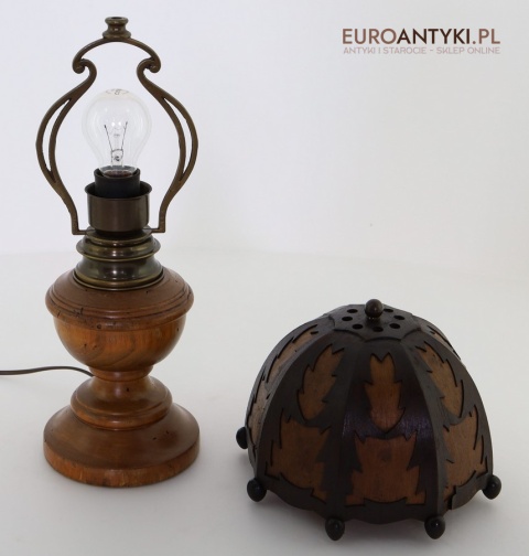 stołowa lampa retro z drewna