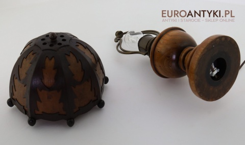 lampa rustykalna z abażurem z drewna