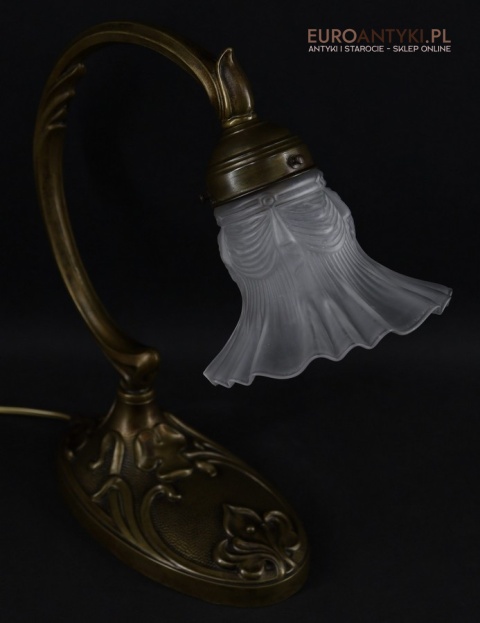 seceyjna lampa na stolik