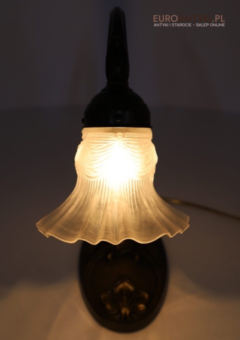 sklep z antycznymi lampami