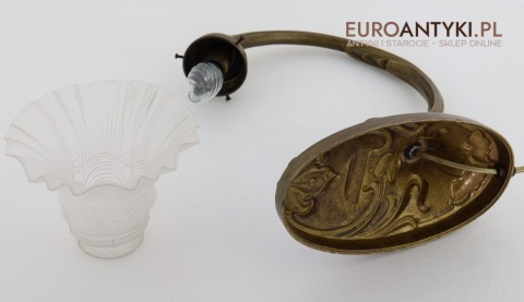 sklep z antycznym oświetleniem