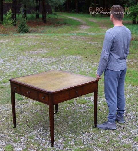 Zabytkowy stolik do kart / partnerski z epoki edwardiańskiej – lite drewno i skórzany blat (Anglia, ok. 1900 r.)