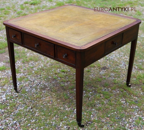 Zabytkowy stolik do kart / partnerski z epoki edwardiańskiej – lite drewno i skórzany blat (Anglia, ok. 1900 r.)