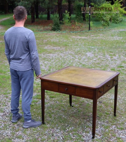 Zabytkowy stolik do kart / partnerski z epoki edwardiańskiej – lite drewno i skórzany blat (Anglia, ok. 1900 r.)