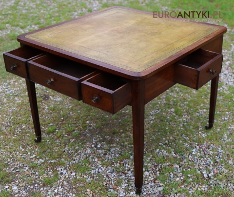 Zabytkowy stolik do kart / partnerski z epoki edwardiańskiej – lite drewno i skórzany blat (Anglia, ok. 1900 r.)