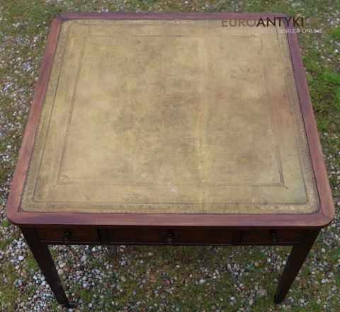 Zabytkowy stolik do kart / partnerski z epoki edwardiańskiej – lite drewno i skórzany blat (Anglia, ok. 1900 r.)